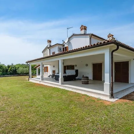House Lera Rovinj, With Football Field, Sauna, Jacuzzi Villa *