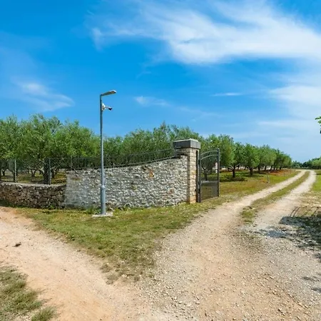 House Lera Rovinj, With Football Field, Sauna, Jacuzzi 빌라