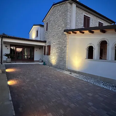 House Lera Rovinj, With Football Field, Sauna, Jacuzzi